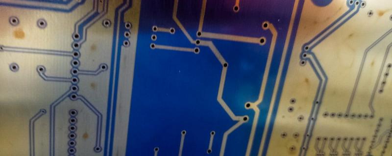 Metalização dos furos nos circuitos impressos