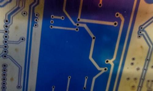 Metalização dos furos nos circuitos impressos